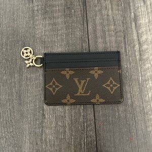 LV cardholder